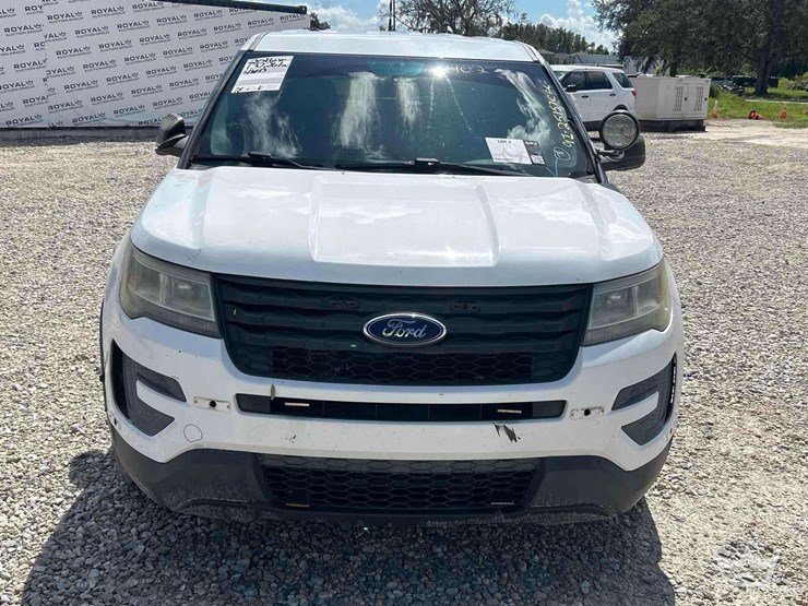 2016-ford-explorer-image-21