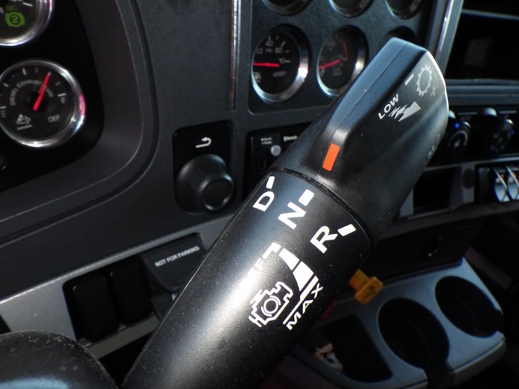 2021-kenworth-t680-image-15
