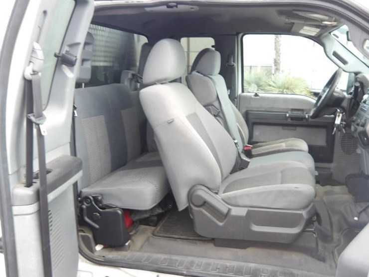 2011-ford-f550-image-18