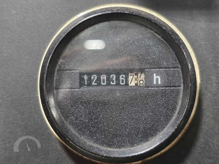 2015-caterpillar-xq30-8-image-9