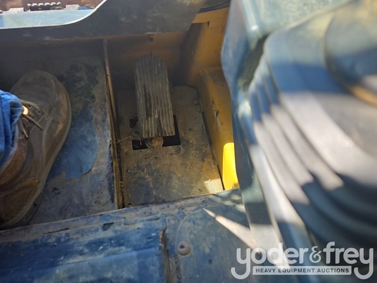2019-deere-317g-image-25