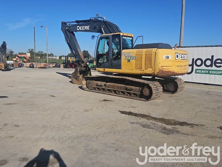 2011-deere-200d-image-3