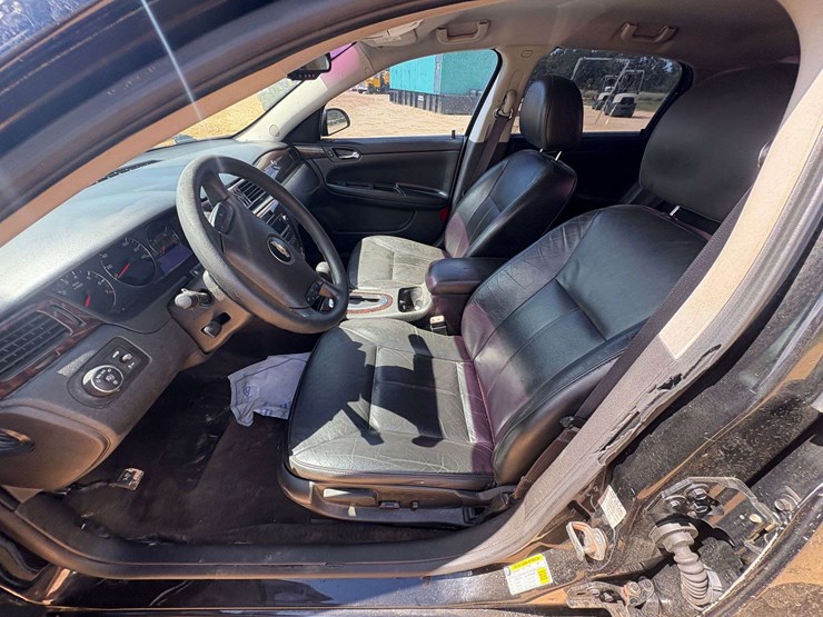 2016-chevrolet-impala-limited-4-door-sedan-(145,089-miles)-image-11