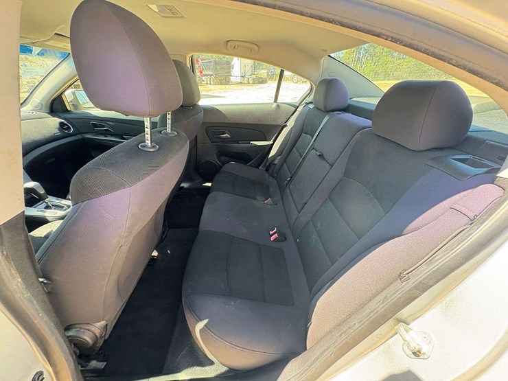 2012-chevrolet-cruz-4-door-sedan-(111,038-miles)-image-13
