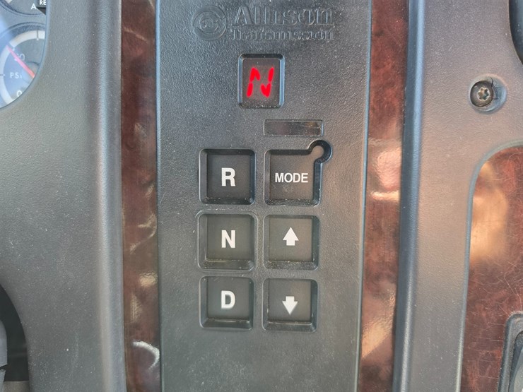 2007-freightliner-m2-106-image-64