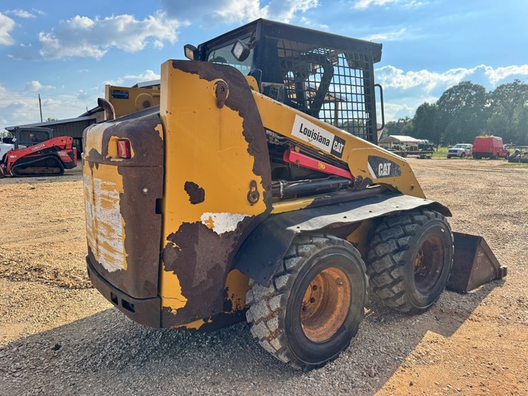 2015-caterpillar-236b3-image-5