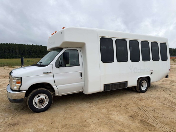 2014-ford-e450-image-1