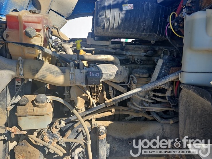 2019-freightliner-122sd-image-30