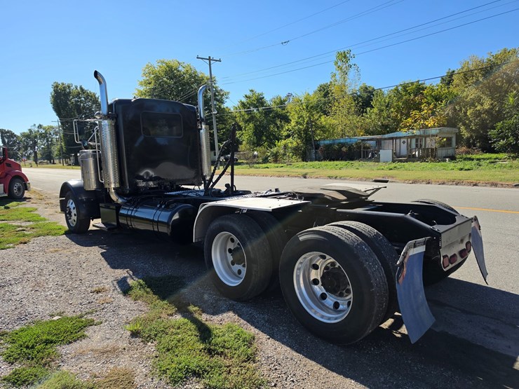 1999-peterbilt-379-image-10