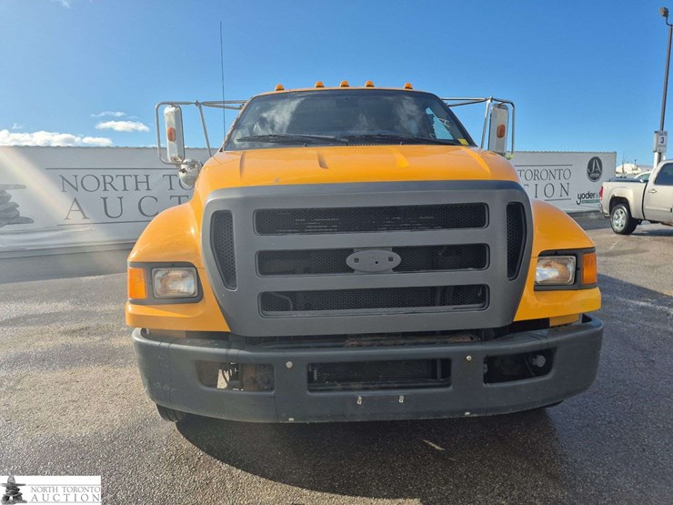 2010-ford-f650-image-2