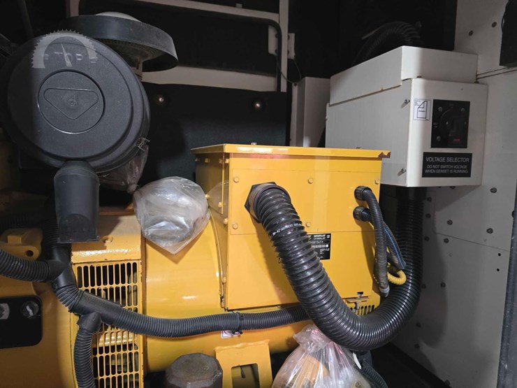 2013-caterpillar-xq60-6-image-17