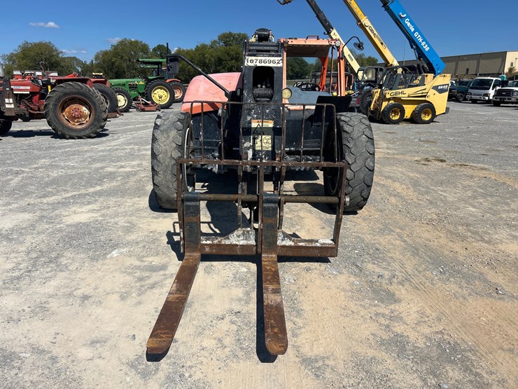 2018-jlg-742-image-9