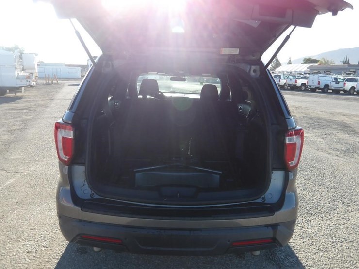 2018-ford-explorer-image-12