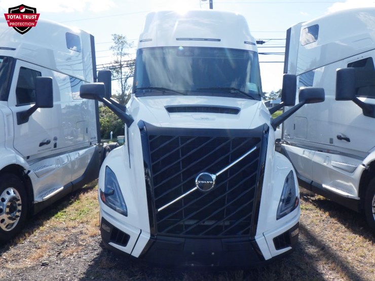 2025-volvo-vnl860-image-2