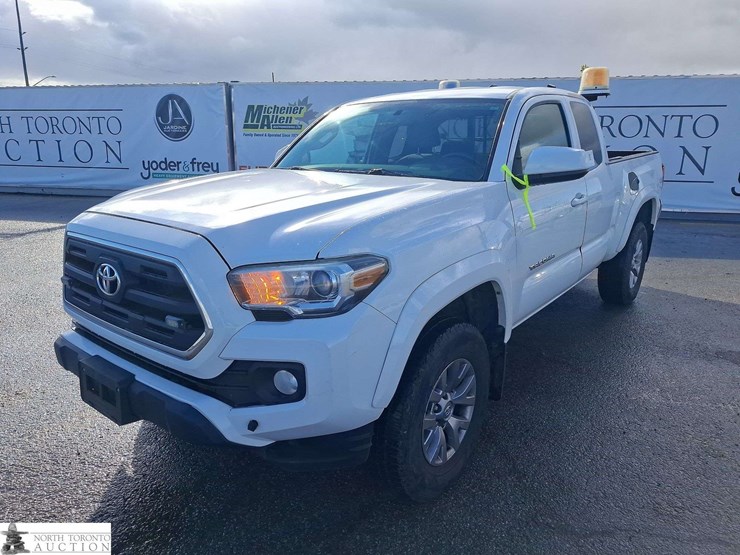 2016-toyota-tacoma-image-1
