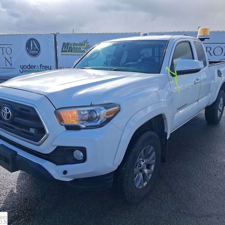 2016 TOYOTA TACOMA