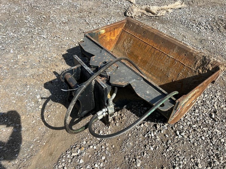 mongo-36"-excavator-tilt-bucket-image-2