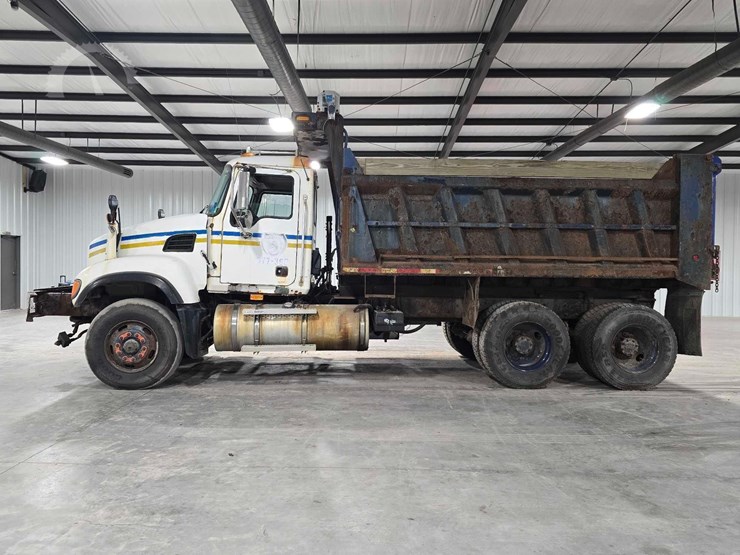 2005-mack-granite-cv713-image-5
