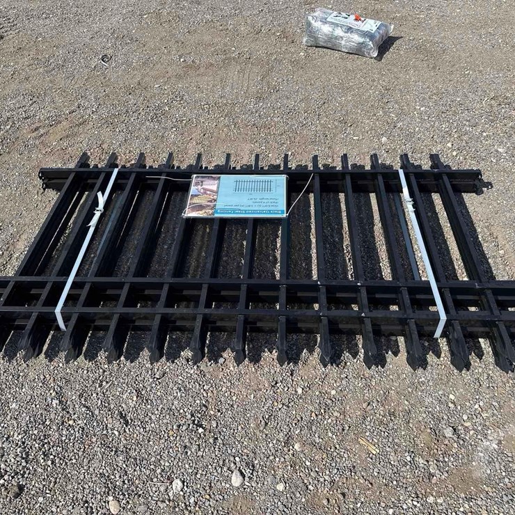 (4) PANEL BLACK GALVANIZED STEEL FENCING