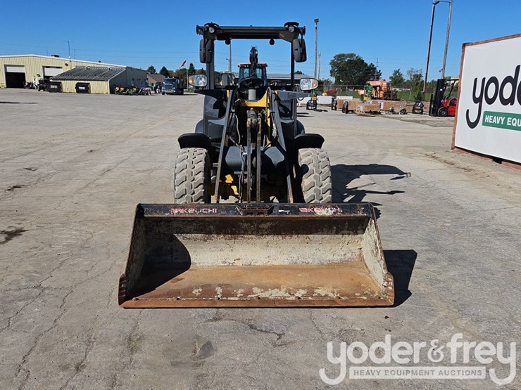 2019-deere-204l-image-6