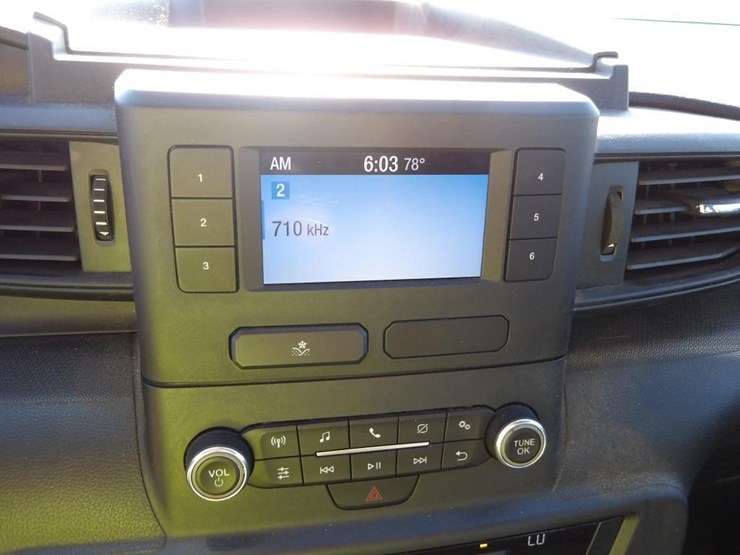 2020-ford-explorer-image-30