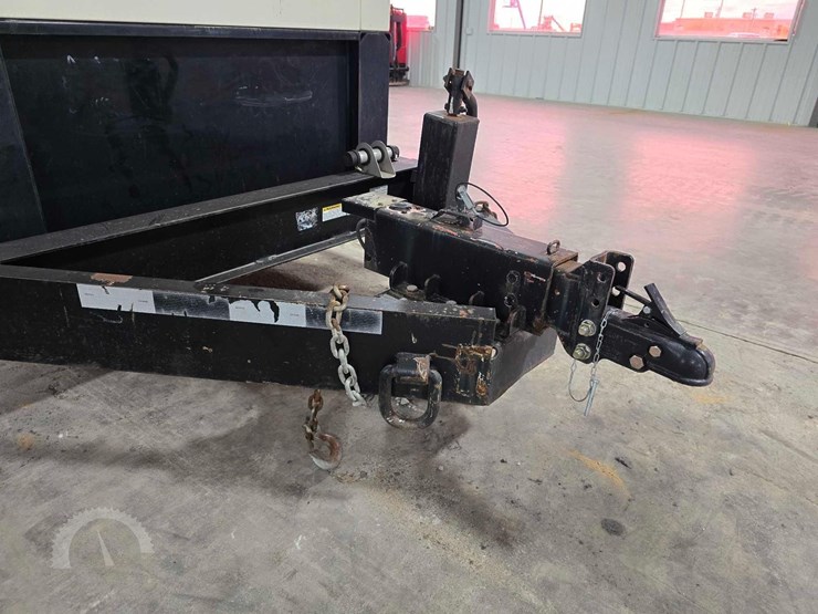 2013-caterpillar-xq200-2-image-18