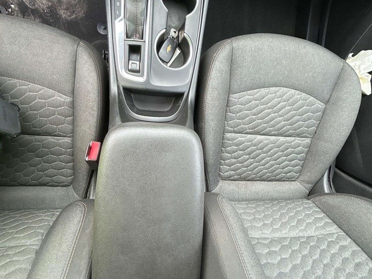 2018-chevrolet-equinox-lt-image-17