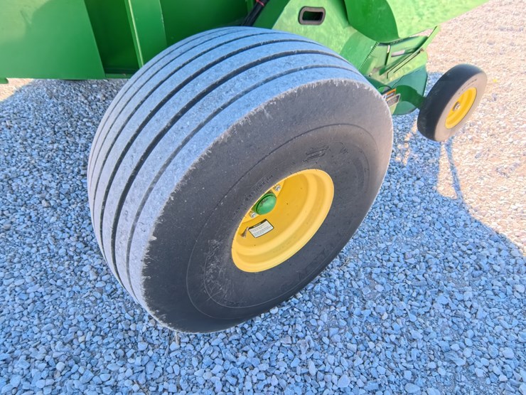 john-deere-569-premium-image-50