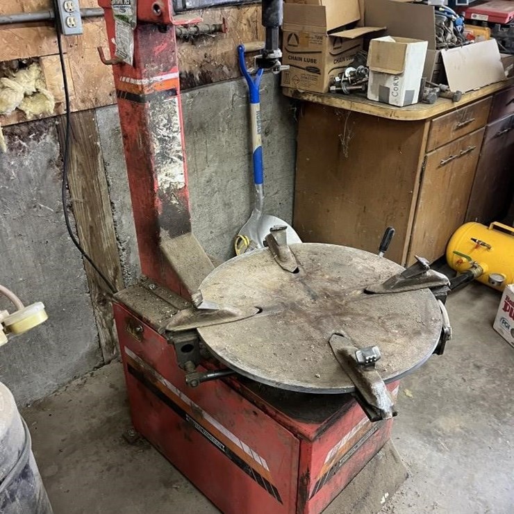 TIRE CHANGER