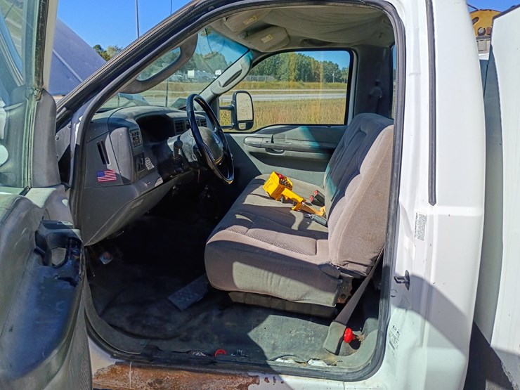 2003-ford-f550-image-26