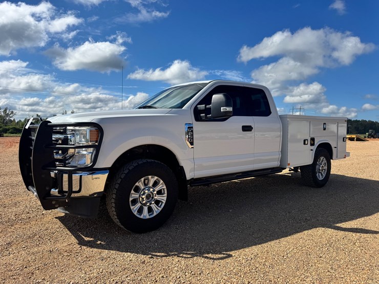 2020-ford-f250-xlt-image-1