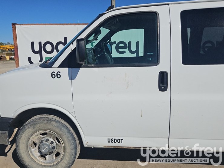 2017-chevrolet-3500-image-37
