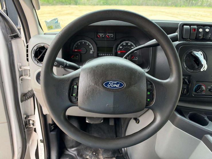 2017-ford-e450-image-12