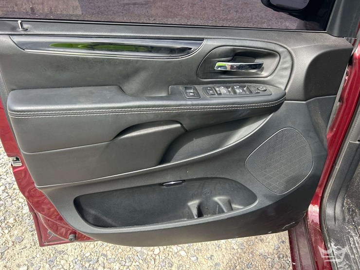2018-dodge-grand-caravan-image-11