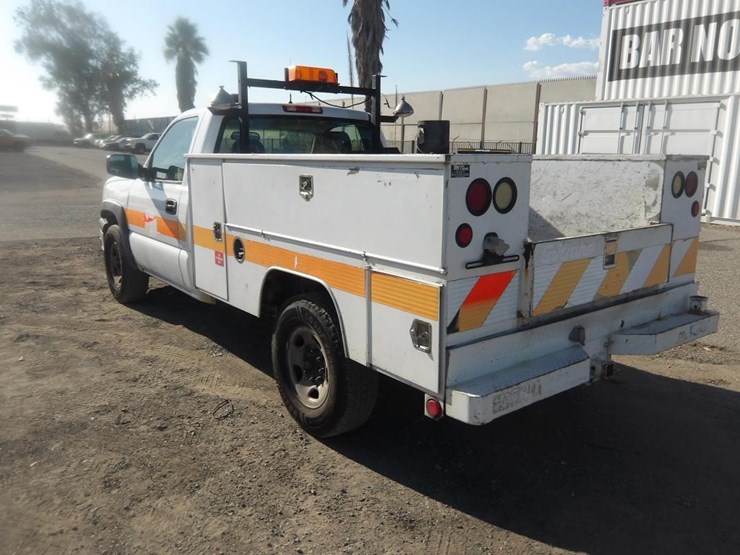2003-chevrolet-silverado-utility-truck-image-5