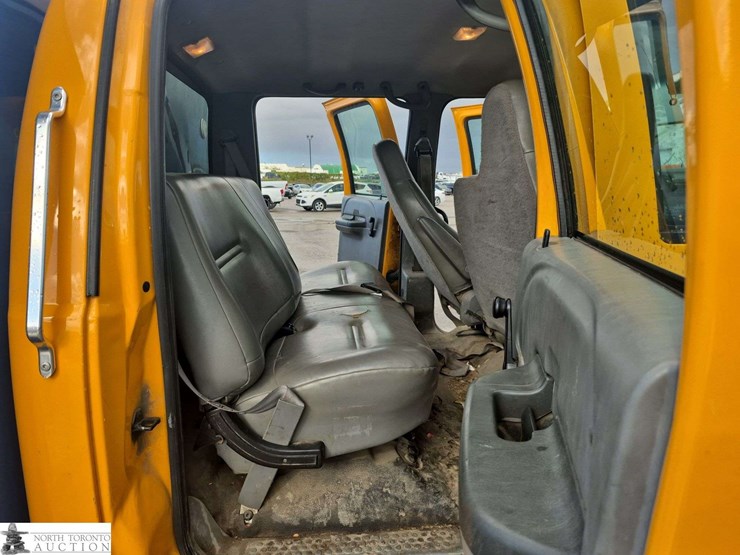 2010-ford-f650-image-28