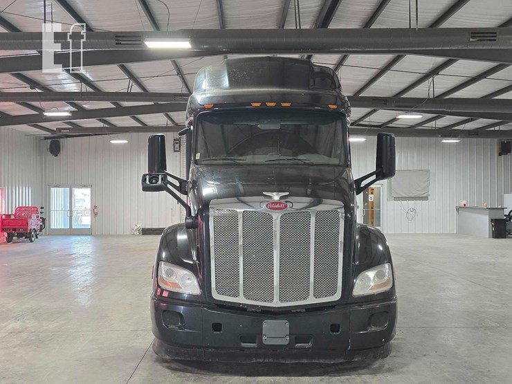 2021-peterbilt-579-image-7