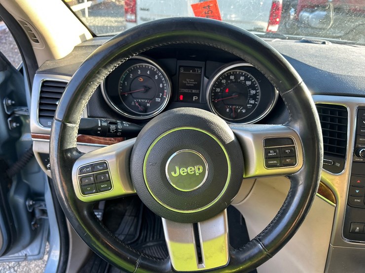 2012-jeep-grand-cherokee-image-52