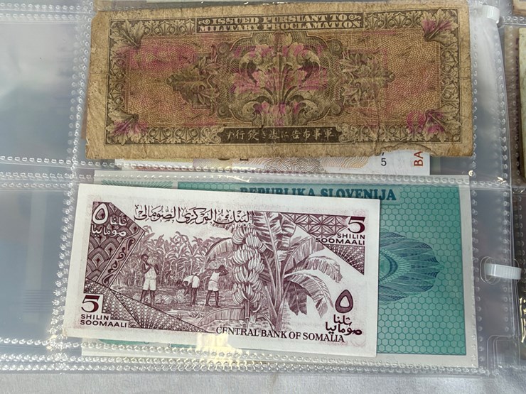 #40307-•-foreign-currency-bank-notes-image-133