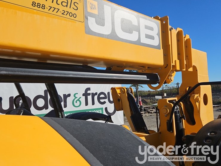 2019-jcb-510-56-image-31