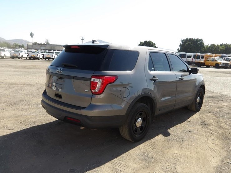 2018-ford-explorer-image-3