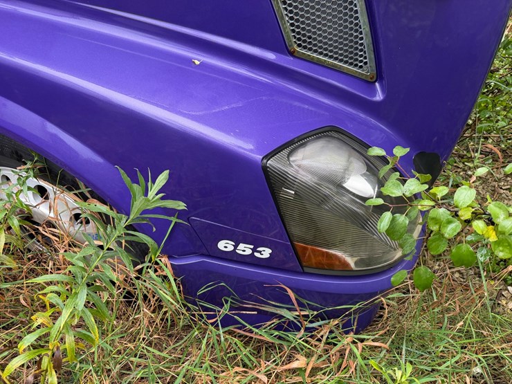 #1662-•-volvo-sleeper-cab-truck-tractor-image-18