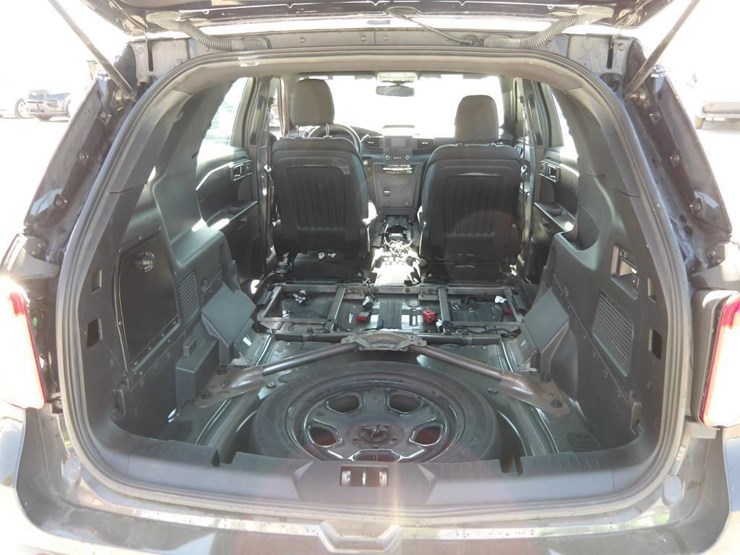 2020-ford-explorer-image-14