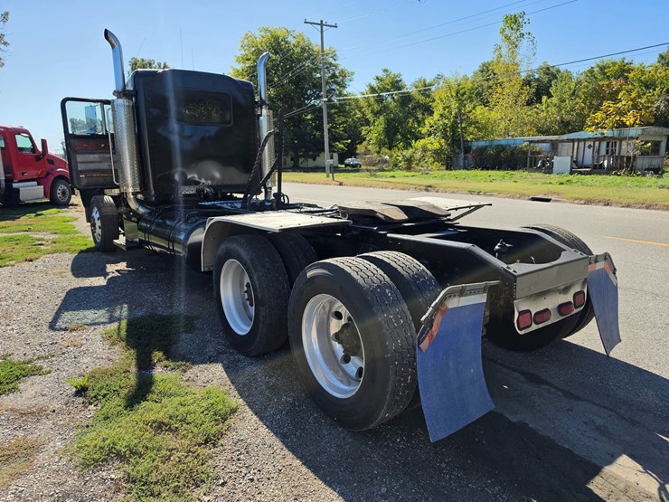 1999-peterbilt-379-image-69