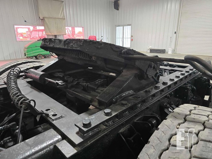 2016-kenworth-t800-image-22