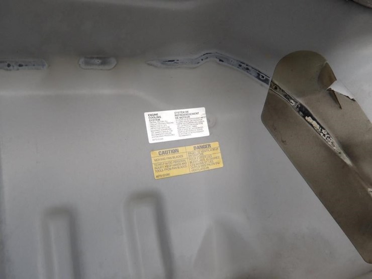 2016-isuzu-npr-image-22