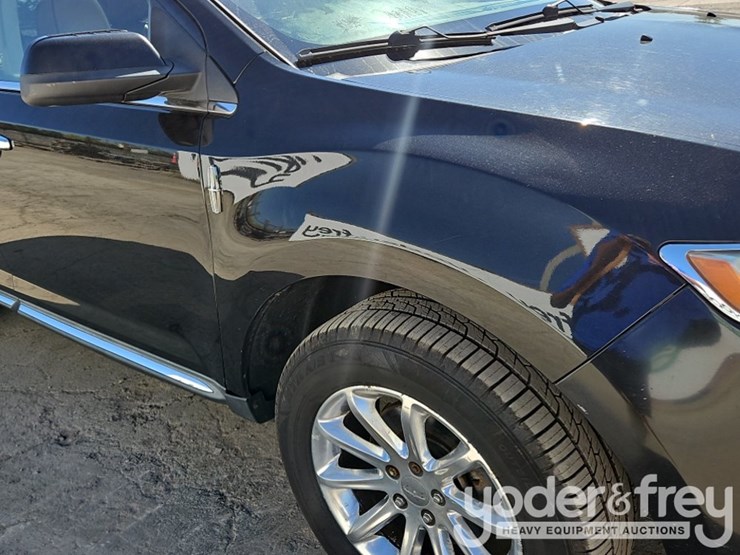 2011-lincoln-mkx-image-40