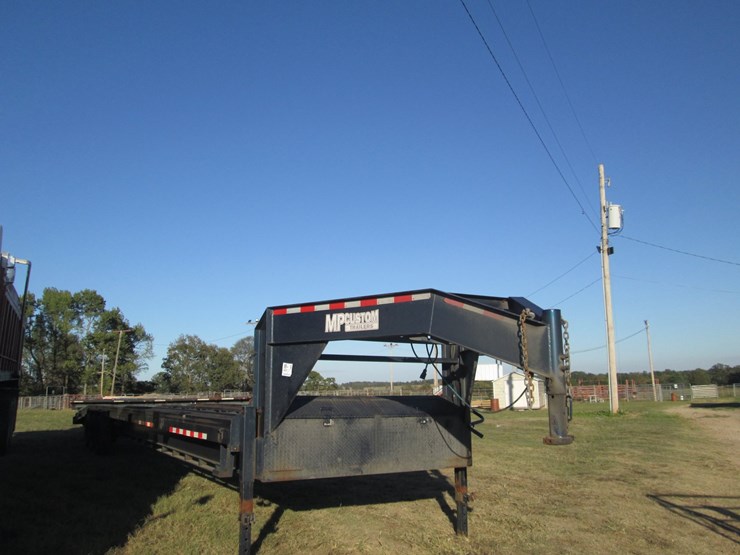 2025-custom-trailer-image-2