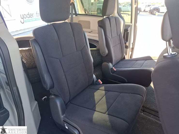 2012-dodge-grand-caravan-image-13