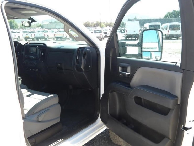 2015-chevrolet-2500hd-image-16